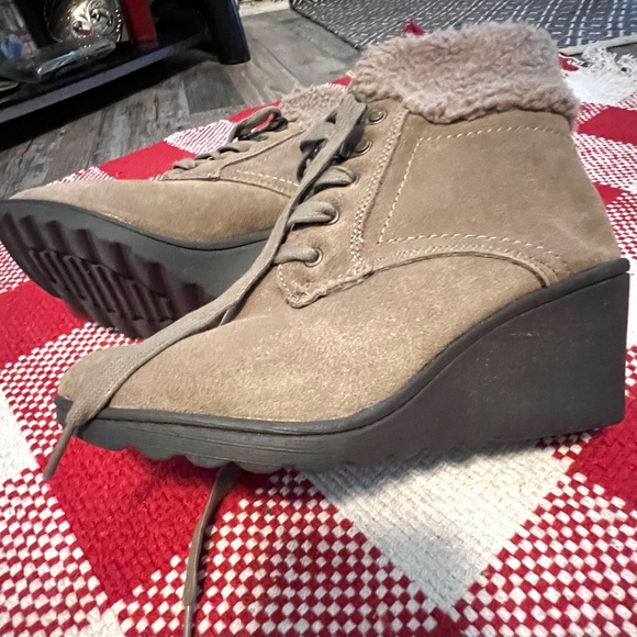 Wedge Heel ladies booties in size 8 - Picture 4 of 6